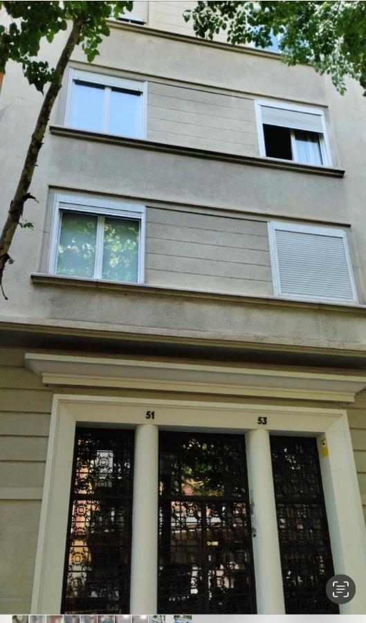Gaudi 51 Apartment Барселона Екстериор снимка