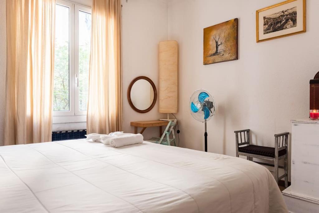 Gaudi 51 Apartment Барселона Екстериор снимка